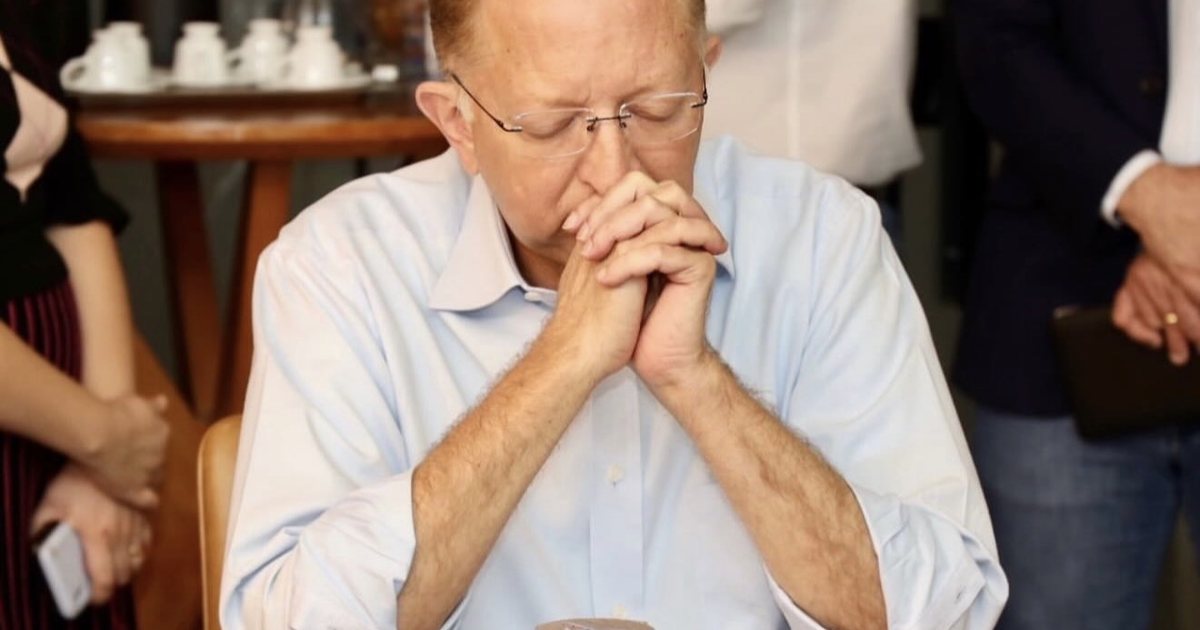 Fé que não muda de lado quando a conta fica cara