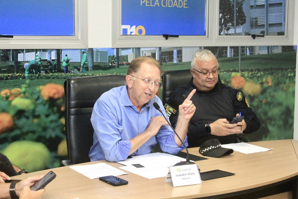 Conversa de trabalho com apoiadores