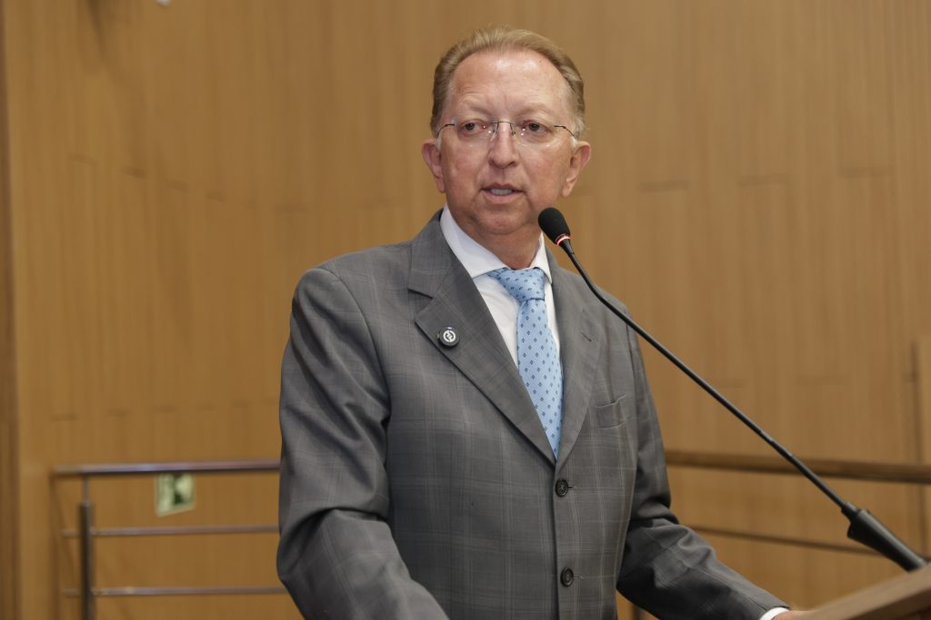 João Campos discursando em evento oficial